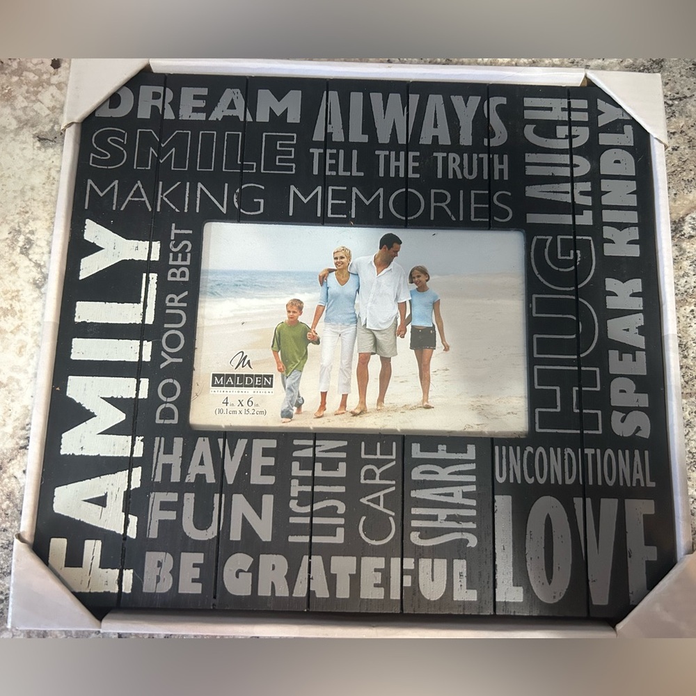 Malden brand photo frame